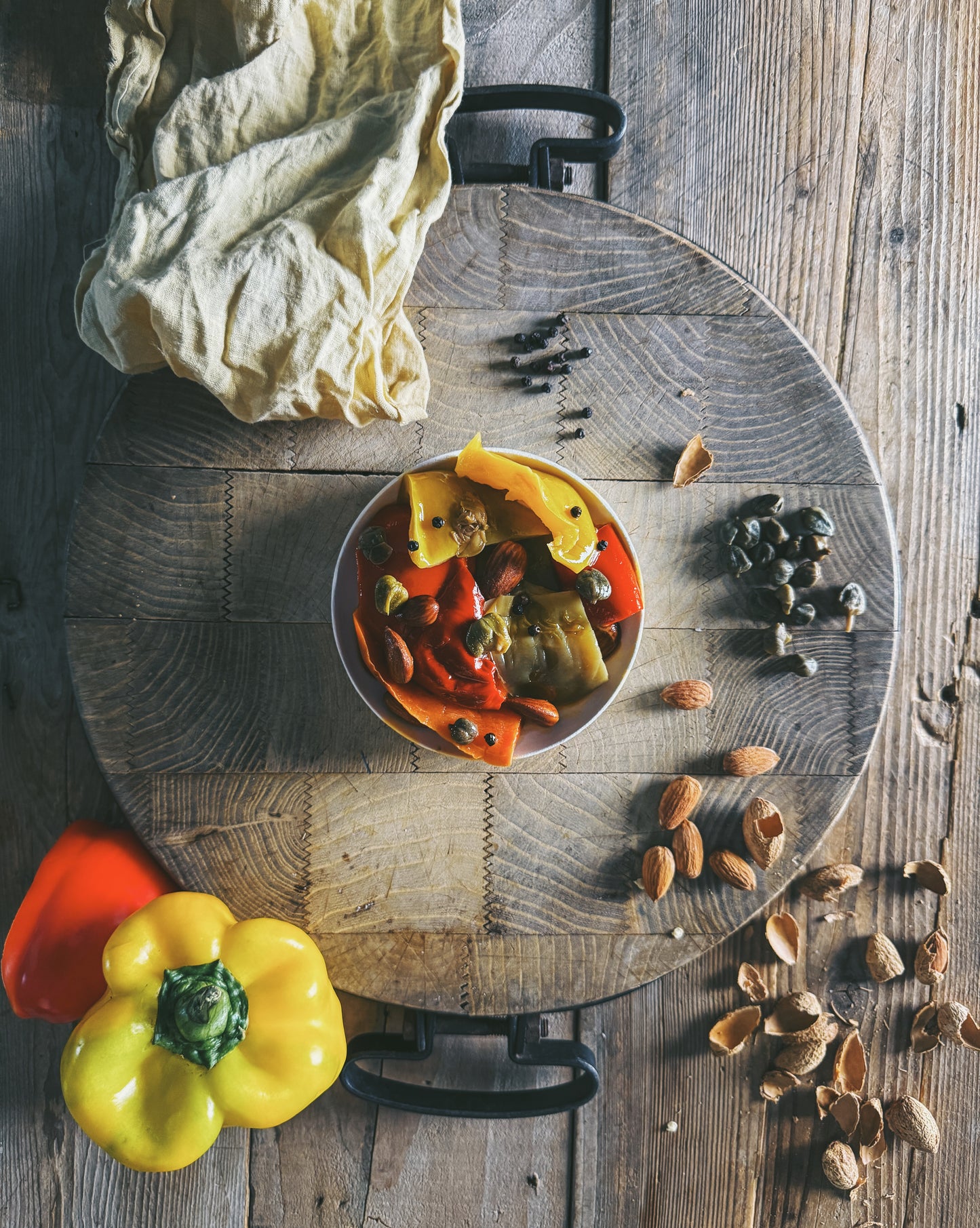 PEPERONI, capperi e mandorle in olio extravergine di oliva